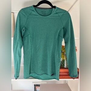 Patagonia thermal weight polartec capilene base layer top, XS